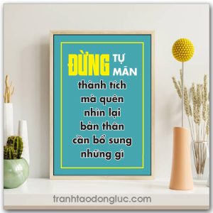 Mẫu Tranh Slogan: Đừng tự mãn thành tích mà quên nhìn lại bản thân cần bổ sung những gì
