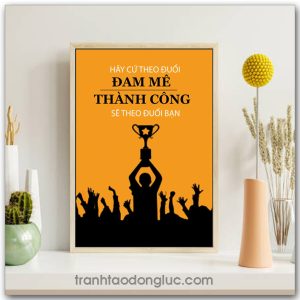 Mẫu tranh Slogan: Hãy cứ theo đuổi đam mê thành công sẽ theo đuổi bạn