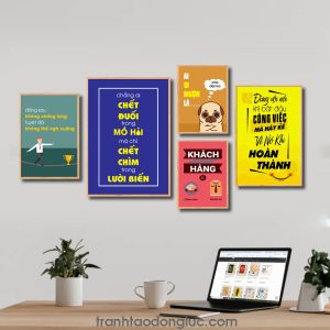 Bộ tranh 5 bức slogan tạo động lực: Đằng sau không chống lưng tuyệt đối không thể ngã xuống. Chẳng ai chết đuối trong mồ hôi mà chỉ chết chìm trong lười biếng. Ai đi muộn là...chó đại ka. Khách hàng là chén cơm manh áo. Đừng vội nói khi bắt đầu công việc mà hãy kể về nó khi hoàn thành.