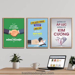 Bộ 3 bức tranh slogan tạo động lực: Kỷ luật kỷ cương yêu thương đồng nghiệp. Khi cạnh tranh đừng mang theo lòng hận thù, hận thù sẽ kéo bạn ngã. Không có áp lực không có kim cương