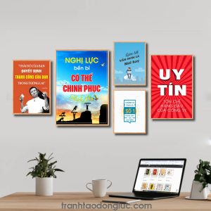 Bộ 5 bức tranh slogan tạo động lực đẹp: Thái độ của bạn quyết định thành công của bạn trong tương lai. Nghị lực bền bỉ có thể chinh phục mọi thứ. Làm tốt vẫn hơn là nói hay. Chúng ta phải là số 1 trong lĩnh vực của mình. Uy tín tôn chỉ hàng đầu của công ty